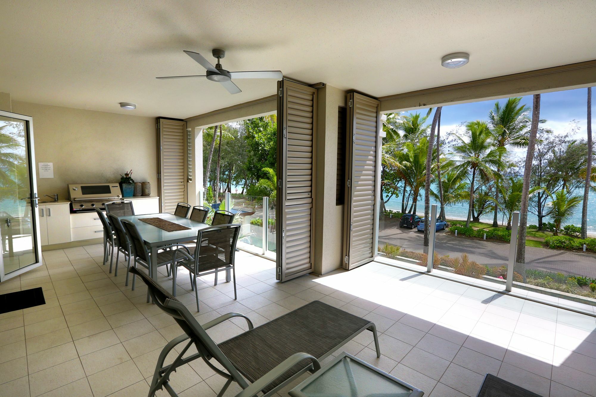 Island Views Beachfront Apartments Palm Cove Ngoại thất bức ảnh