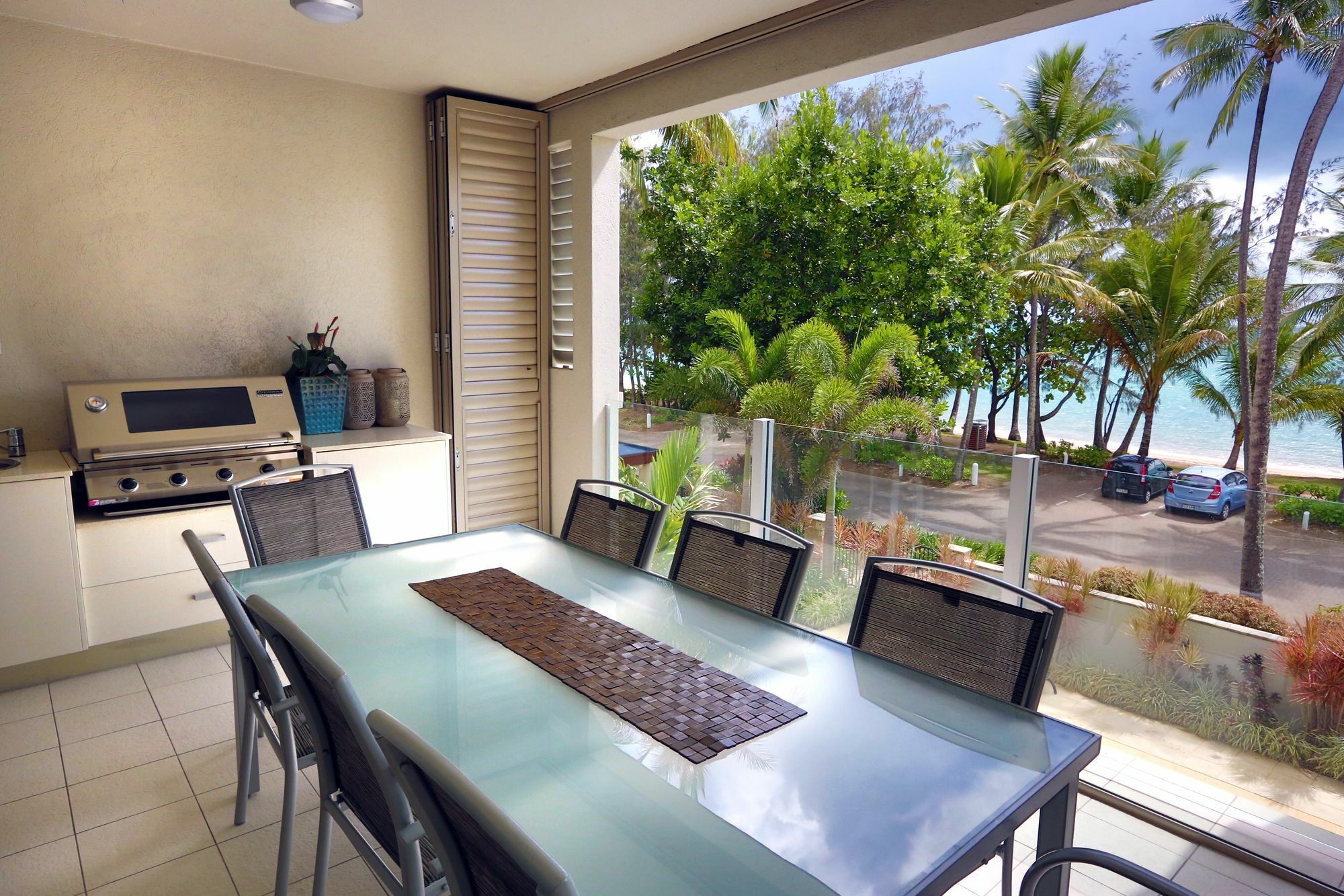 Island Views Beachfront Apartments Palm Cove Ngoại thất bức ảnh