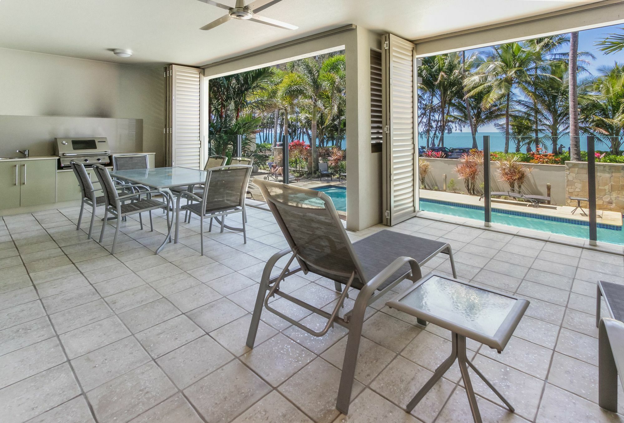 Island Views Beachfront Apartments Palm Cove Ngoại thất bức ảnh